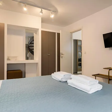 Lefka & Aparthotel